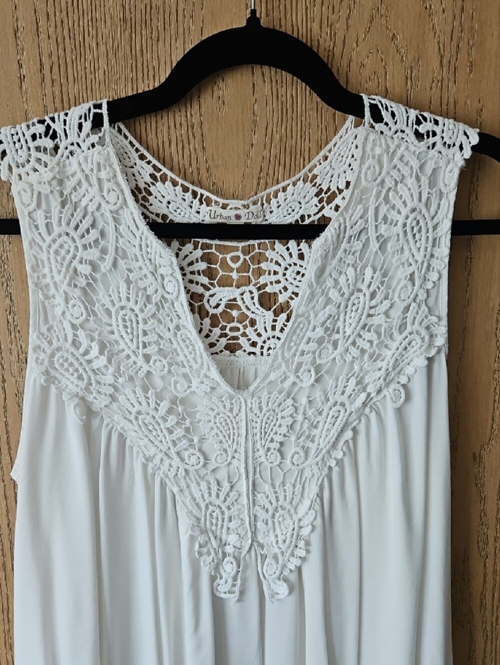 Lace Yoke Sleeveless Blouse in White - Picture 2 of 7